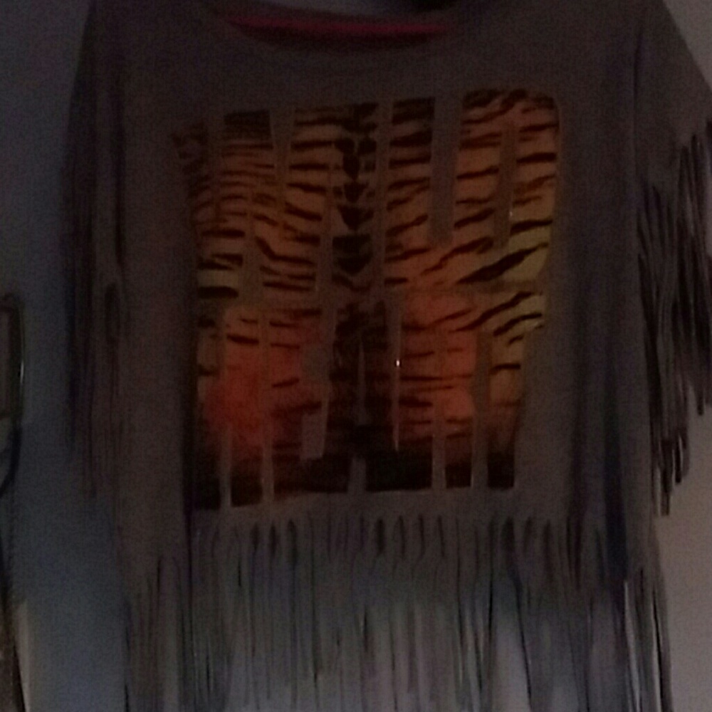 T-shirt with fringe
